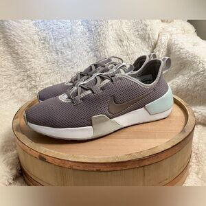 EUC Nike Womens Ashin Modern Running Shoes Sneakers Size 8